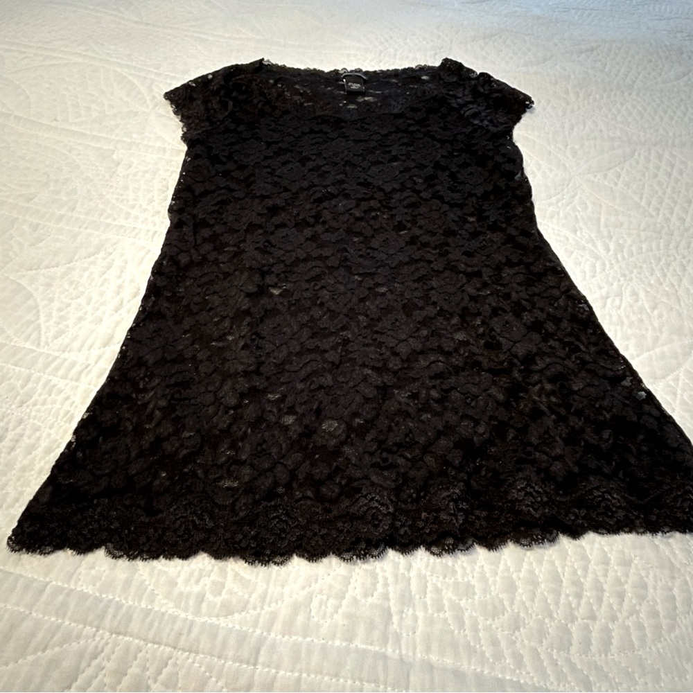 MODA INTERNATIONAL Black Sheer Lace Cap Sleeve Top